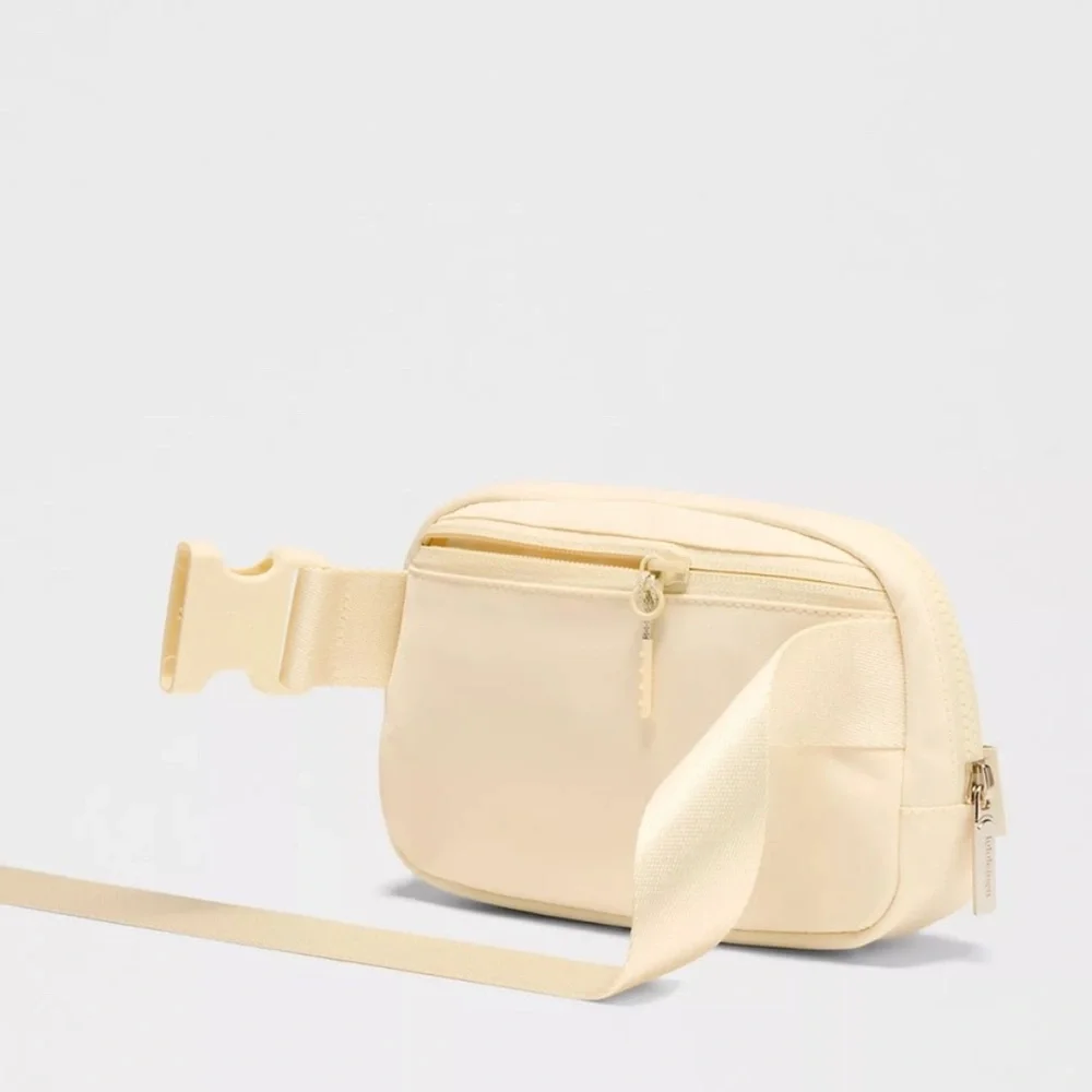 Lululemon Buttercream Belt Bag - Picture 3 of 7